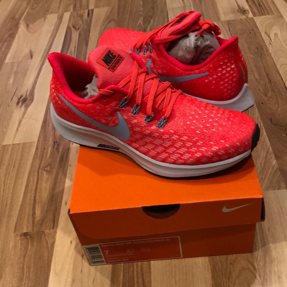Nike Women's Air Zoom Pegasus 35 Running Shoes